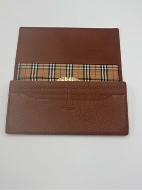 Burberrys Vintage Kisslock Brown Embossed Leather Logo Panel Nova Check Interior